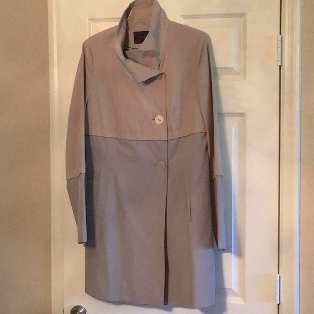 New Tahari trench size L